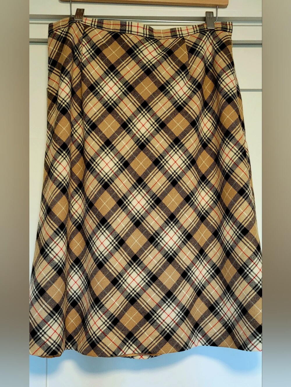 Plaid A-Line Women's Skirt - Beige Red Black White SIZE 14 fits Like Size 12